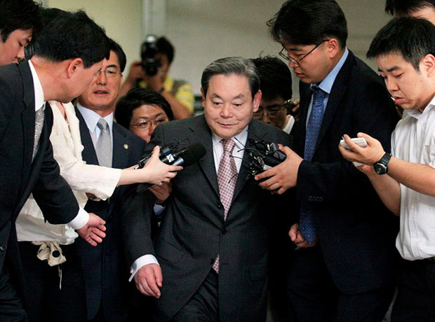 Ушел из жизни легендарный глава Samsung и самый богатый человек Южной Кореи