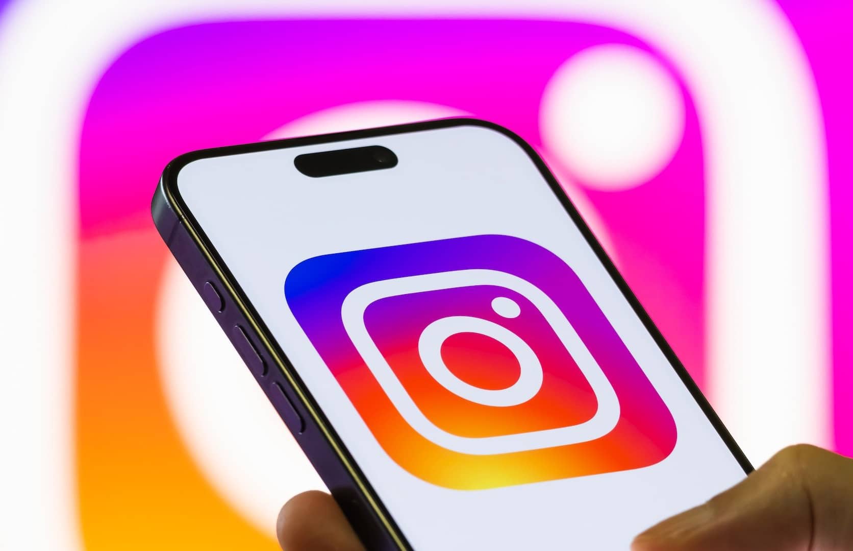 Instagram позволяет добавлять отдельные подписи к каждому слайду карусели
