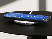 Oppo выпустила компактную беспроводную зарядку Wireless Charger 15W