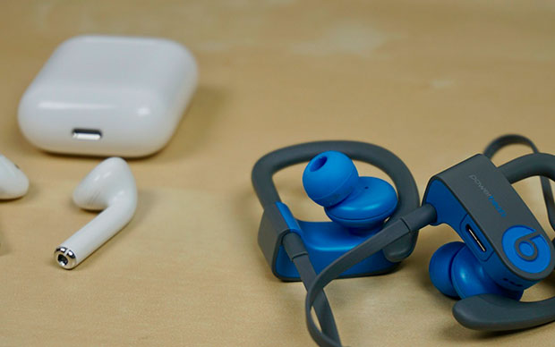 В апреле ожидается выпуск первых полностью беспроводных наушников Apple Beats
