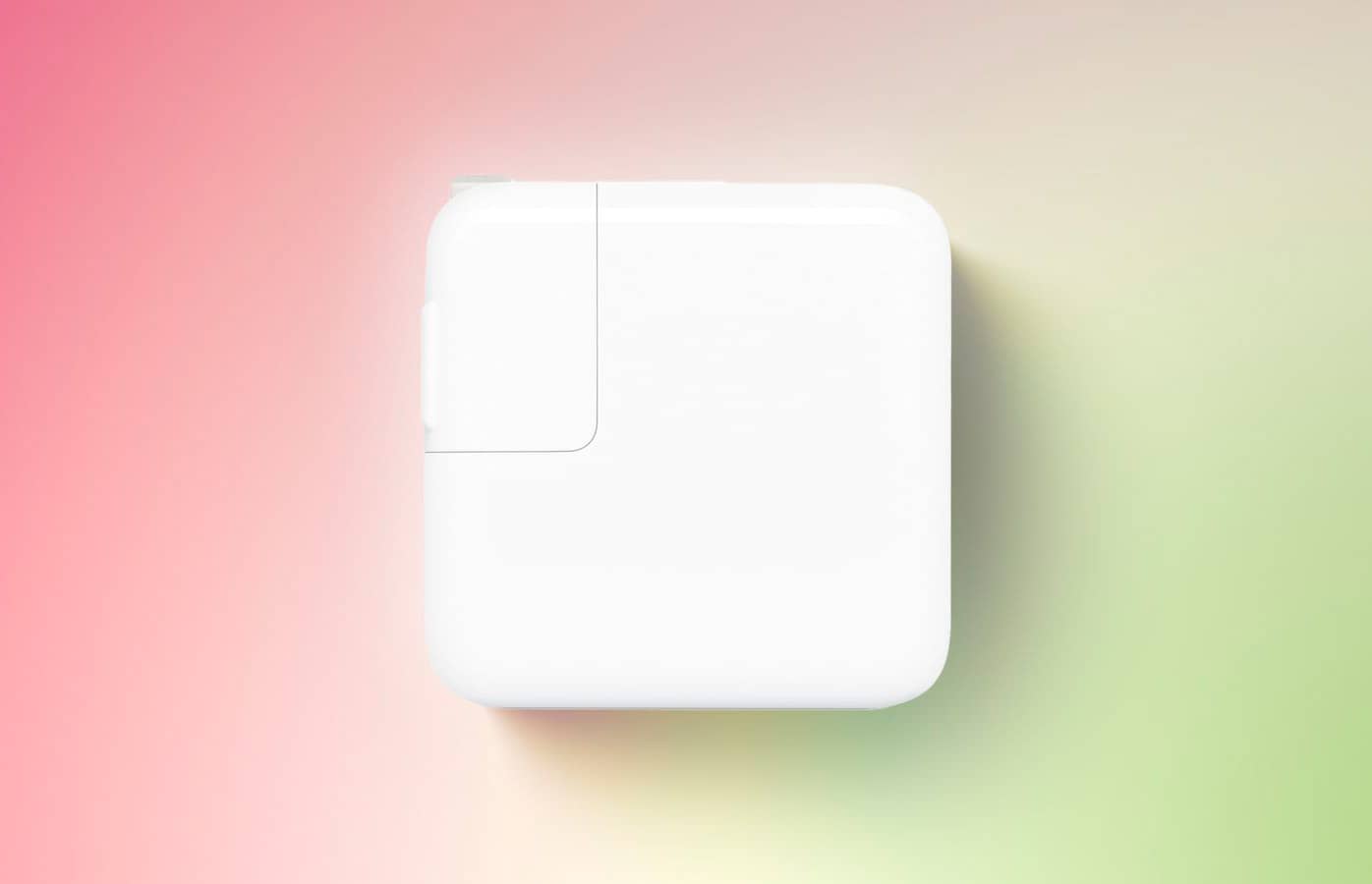 Снятым с продажи 30-ваттным адаптером Apple комплектуется 2 устройства
