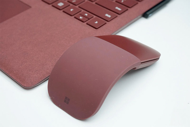Microsoft выпустила сгибающуюся мышку Surface Arc Mouse