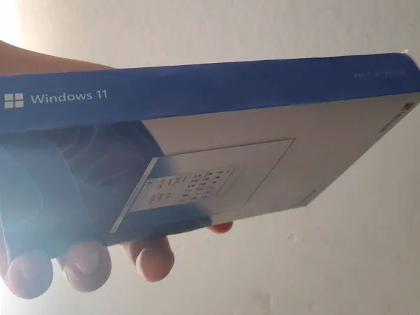 Опубликованы фото коробочной версии Windows 11