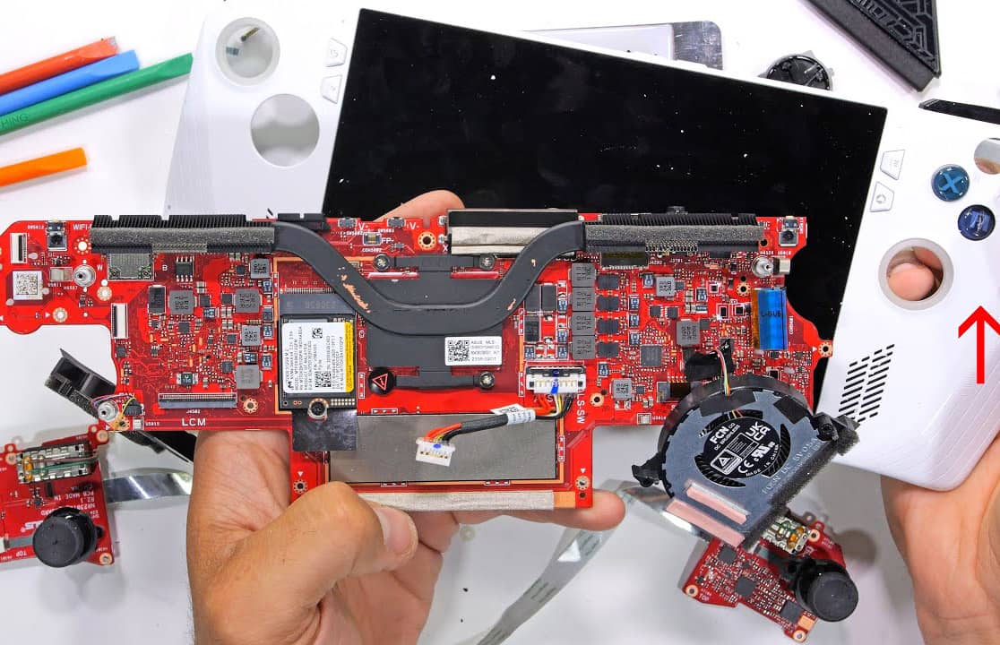 Протестовано міцність ігрової консолі Asus ROG Ally