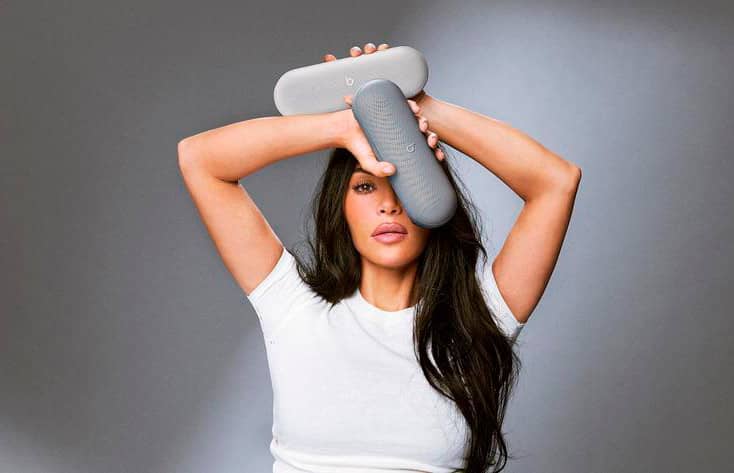 Apple і Кім Кардашьян представили колонку Beats Pill у світло-сірому та темно-сірому кольорах