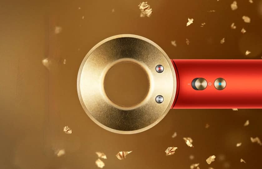 Dyson випустила новорічний фен із золота