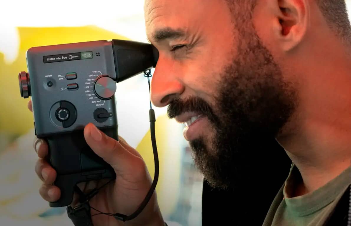 Представлено гібридну моментальну камеру FUJIFILM instax mini Evo Cinema
