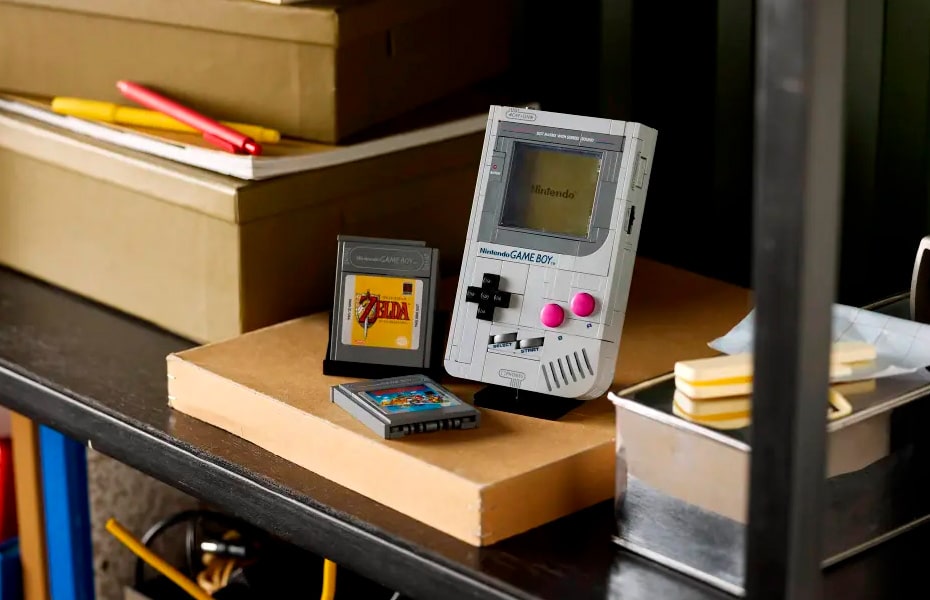 Lego представила свою версію культової портативної консолі Game Boy