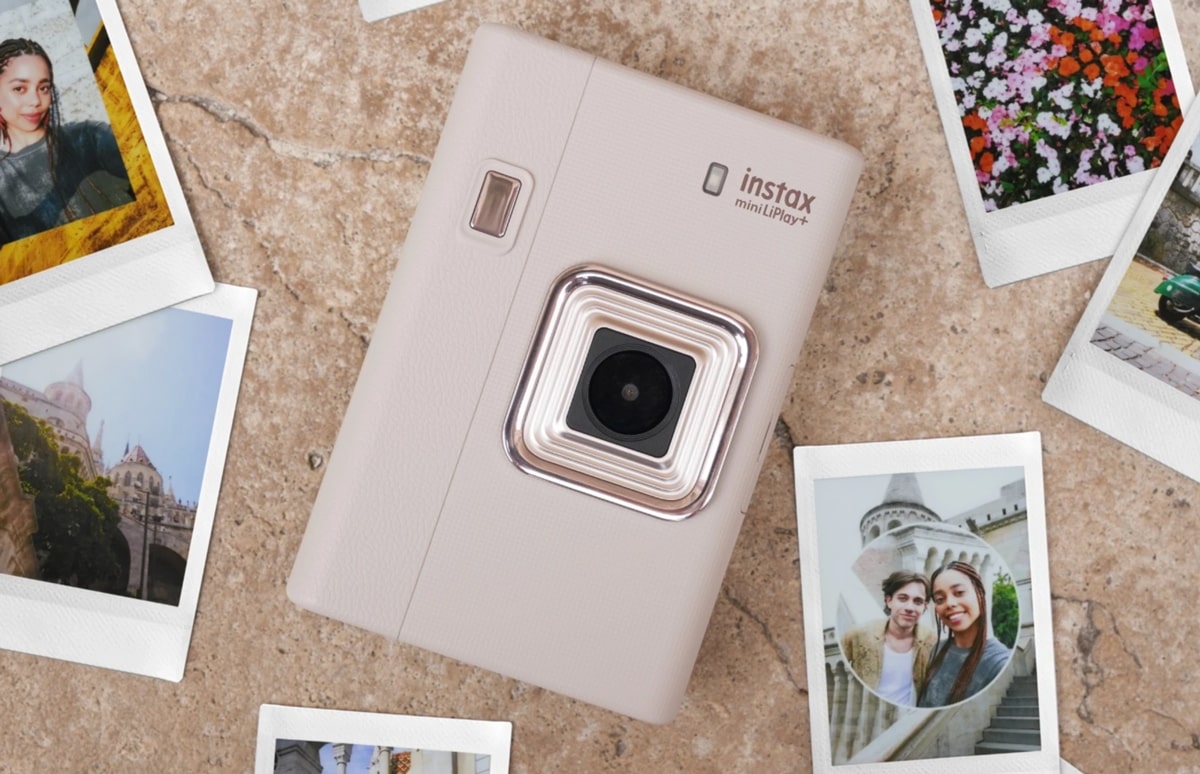 Fujifilm представила моментальну камеру instax mini LiPlay+
