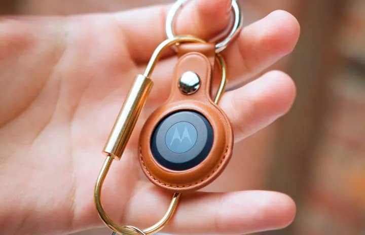 Motorola випустила аналог Apple AirTag під назвою Moto Tag