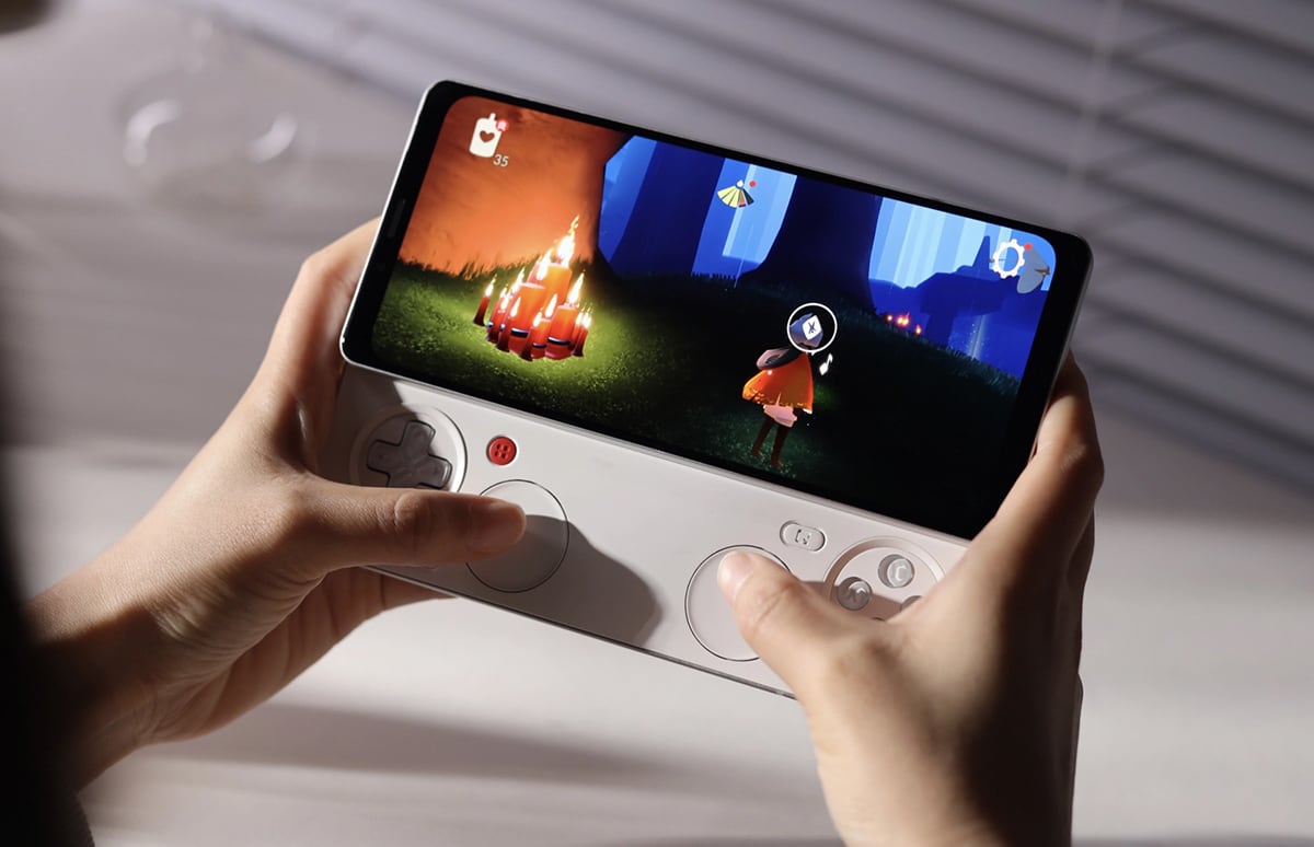 Ayaneo представила ігровий смартфон-слайдер Pocket Play