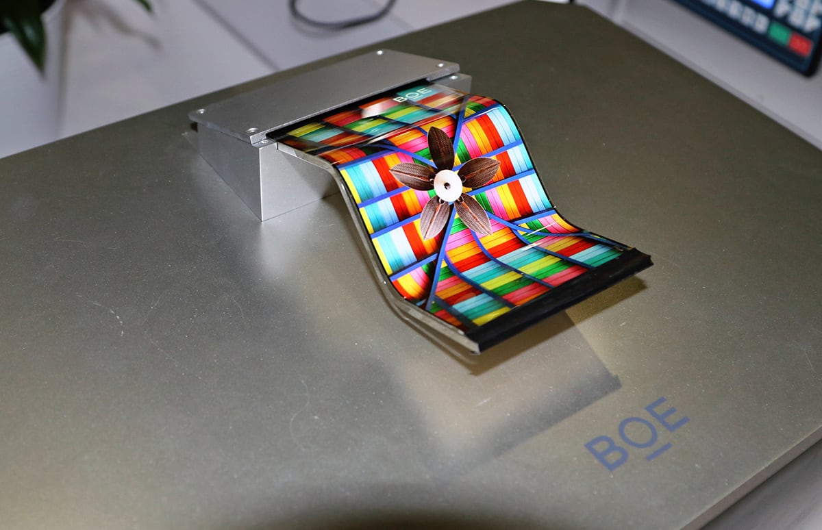 Samsung може почати використовувати OLED-дисплеї конкурента