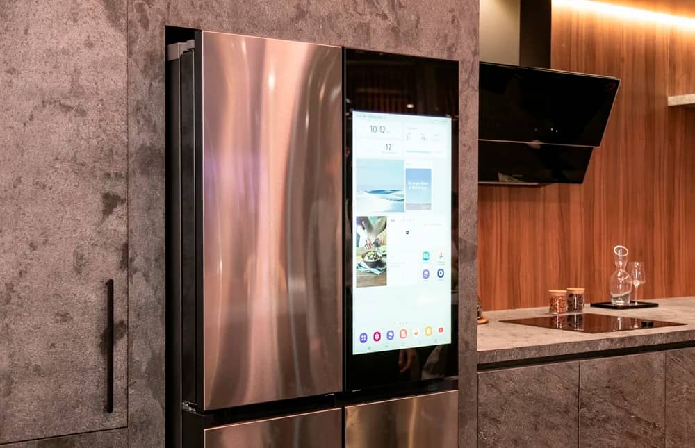 Samsung дозволить холодильникам Family Hub відчиняти двері за командою