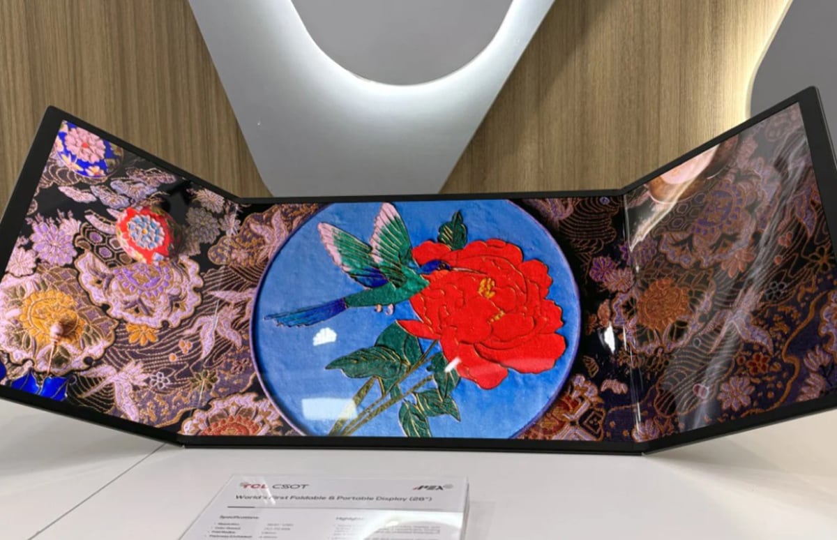 TCL показала OLED-монітор, який складається втричі