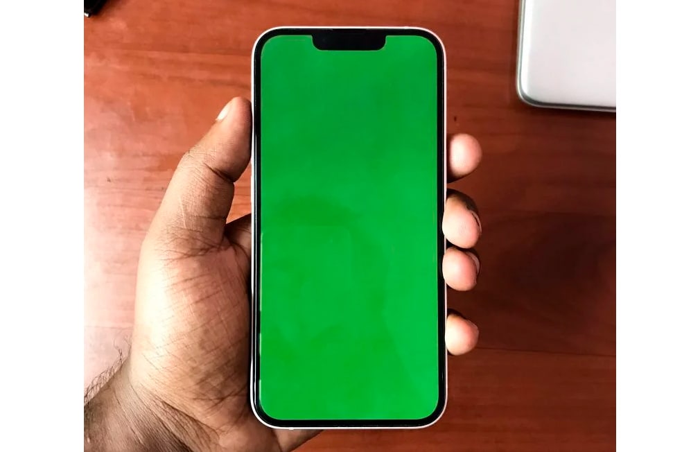 Користувачі скаржаться на позеленілі екрани iPhone