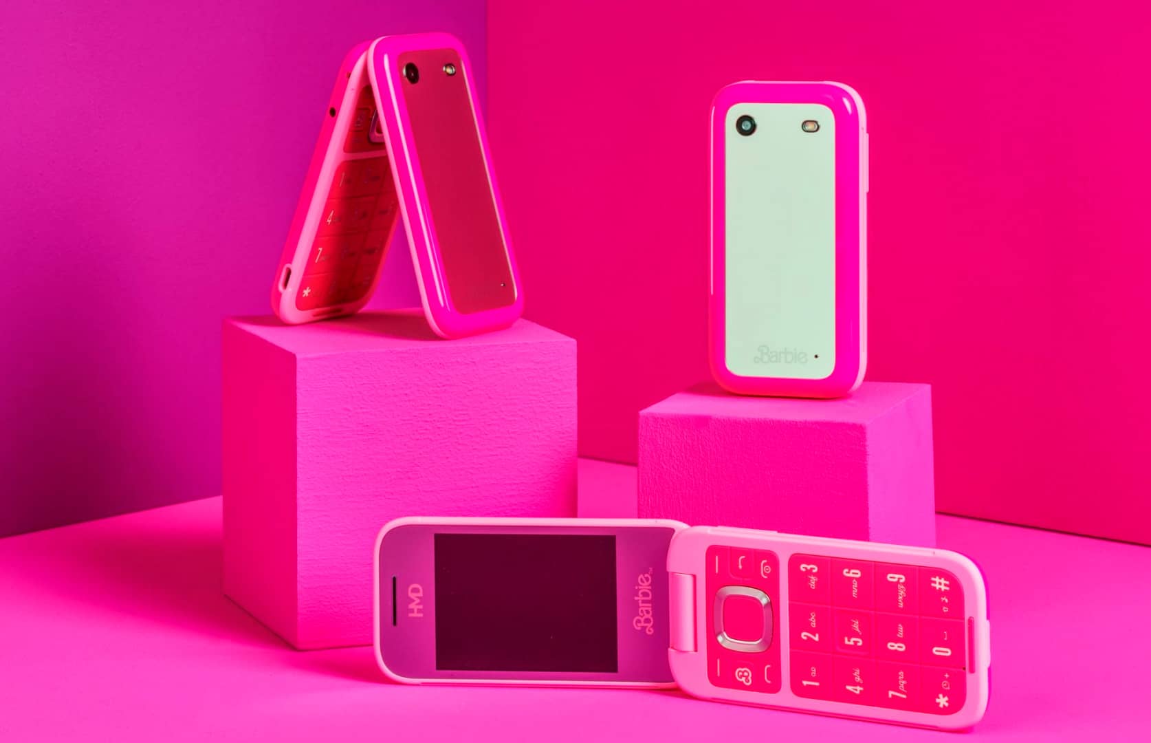HMD представила кнопкову «розкладачку» Barbie Phone