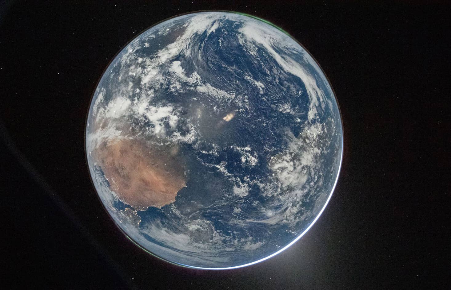 Астронавти NASA роблять фото в космосі на iPhone 17 Pro Max