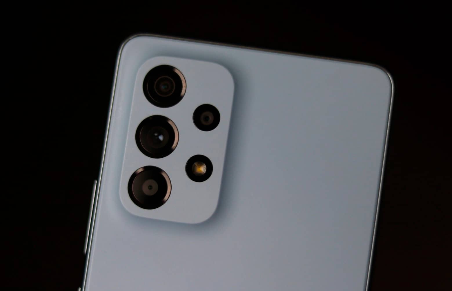 Samsung Galaxy A53 відчувається смартфоном із іншої епохи