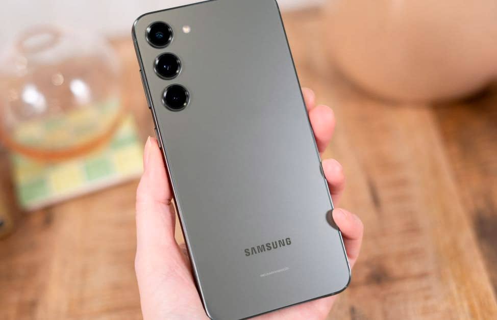 Samsung Galaxy S23 FE показали на відео