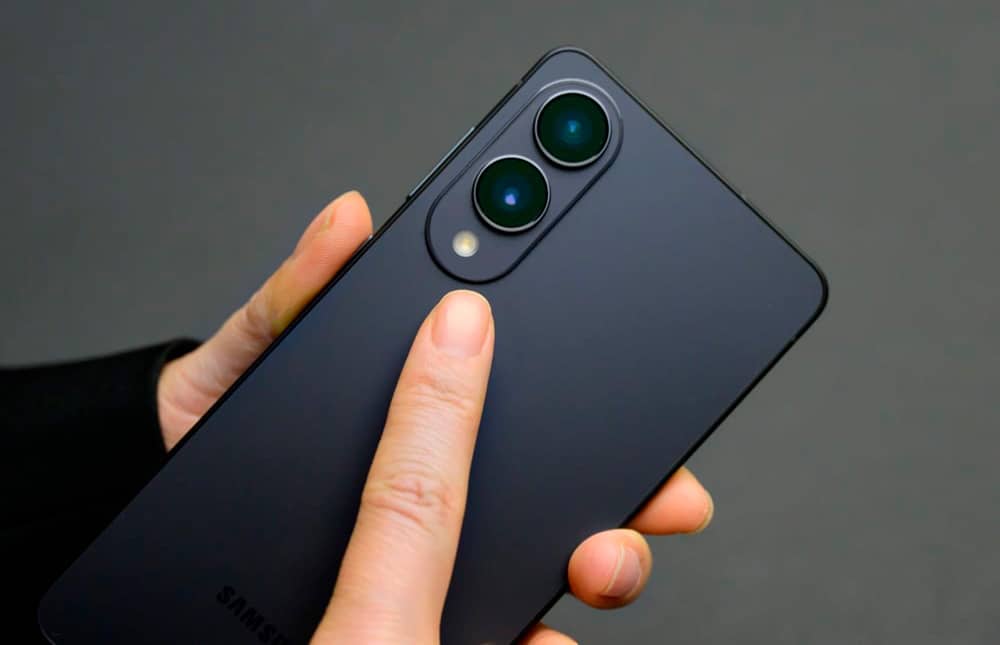 Samsung працює над смартфоном з кодовою назвою «More Slim»