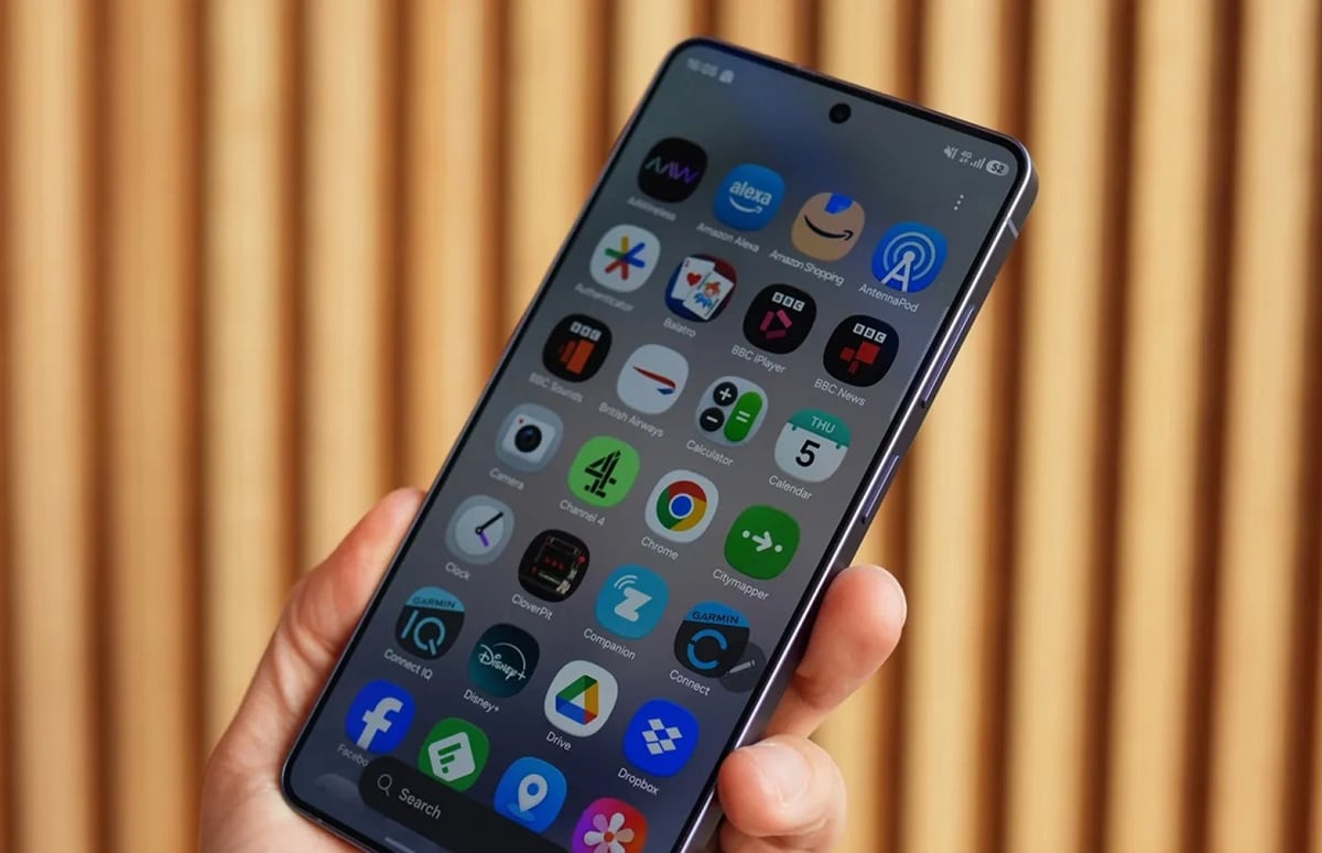 Samsung критикують за більш ніж 40 ГБ попередньо встановленого софту в Galaxy S26