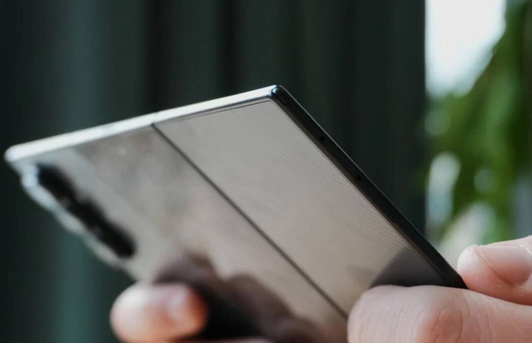 Samsung готує новий складаний смартфон Galaxy Z Fold 8 Wide з незвичним форм-фактором