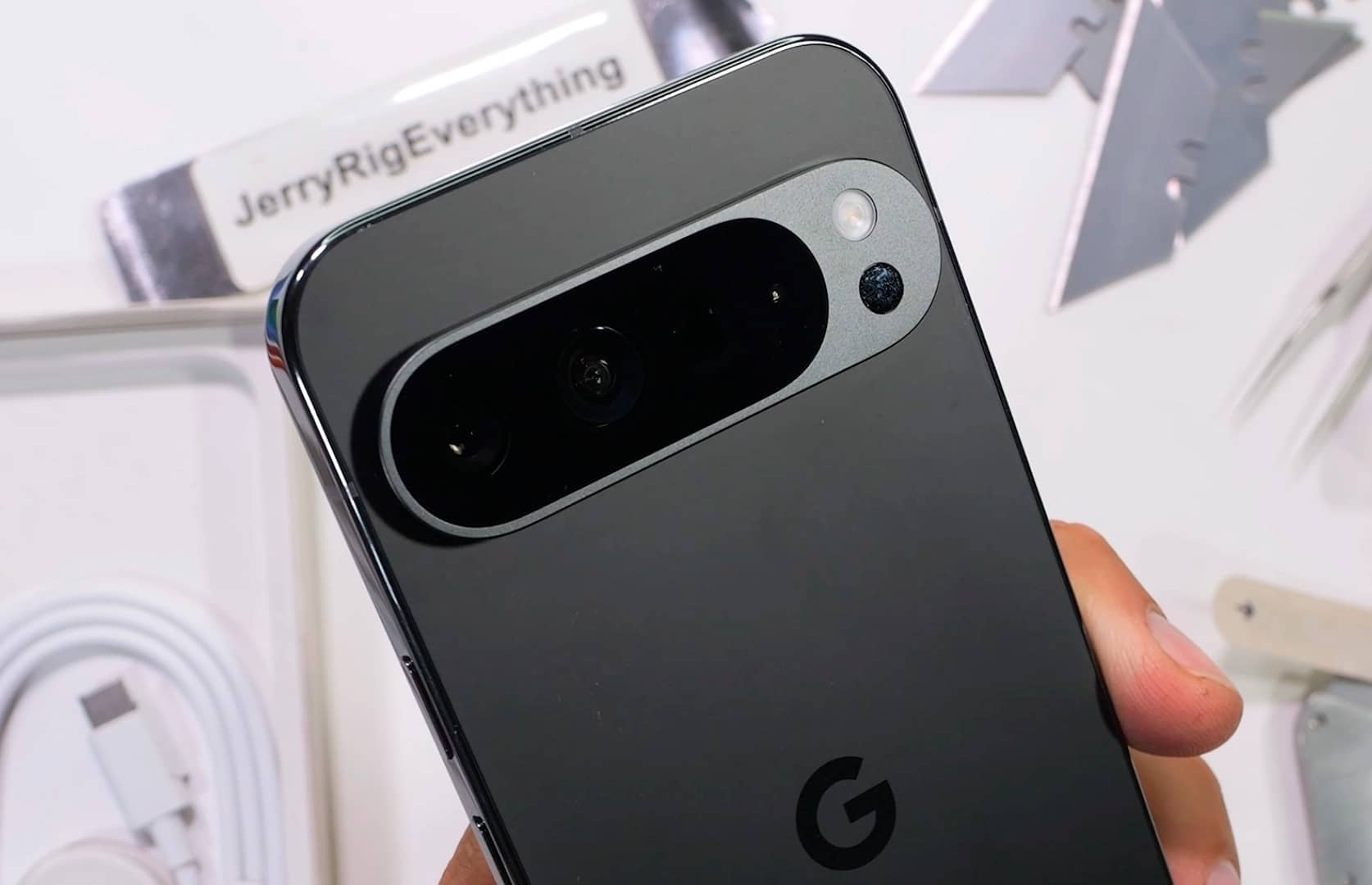 Google Pixel 9 Pro XL гідно пройшов тест на міцність