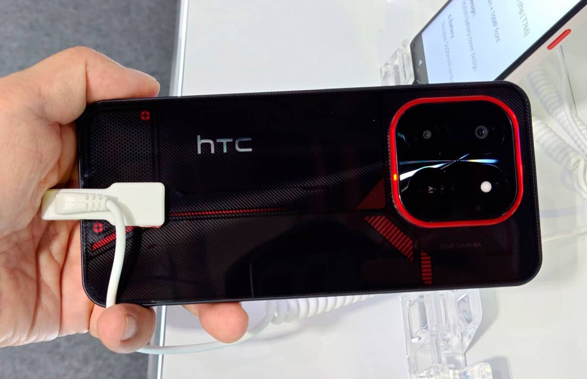 HTC показала на виставці GITEX 2025 чотири нових смартфони серії Wildfire