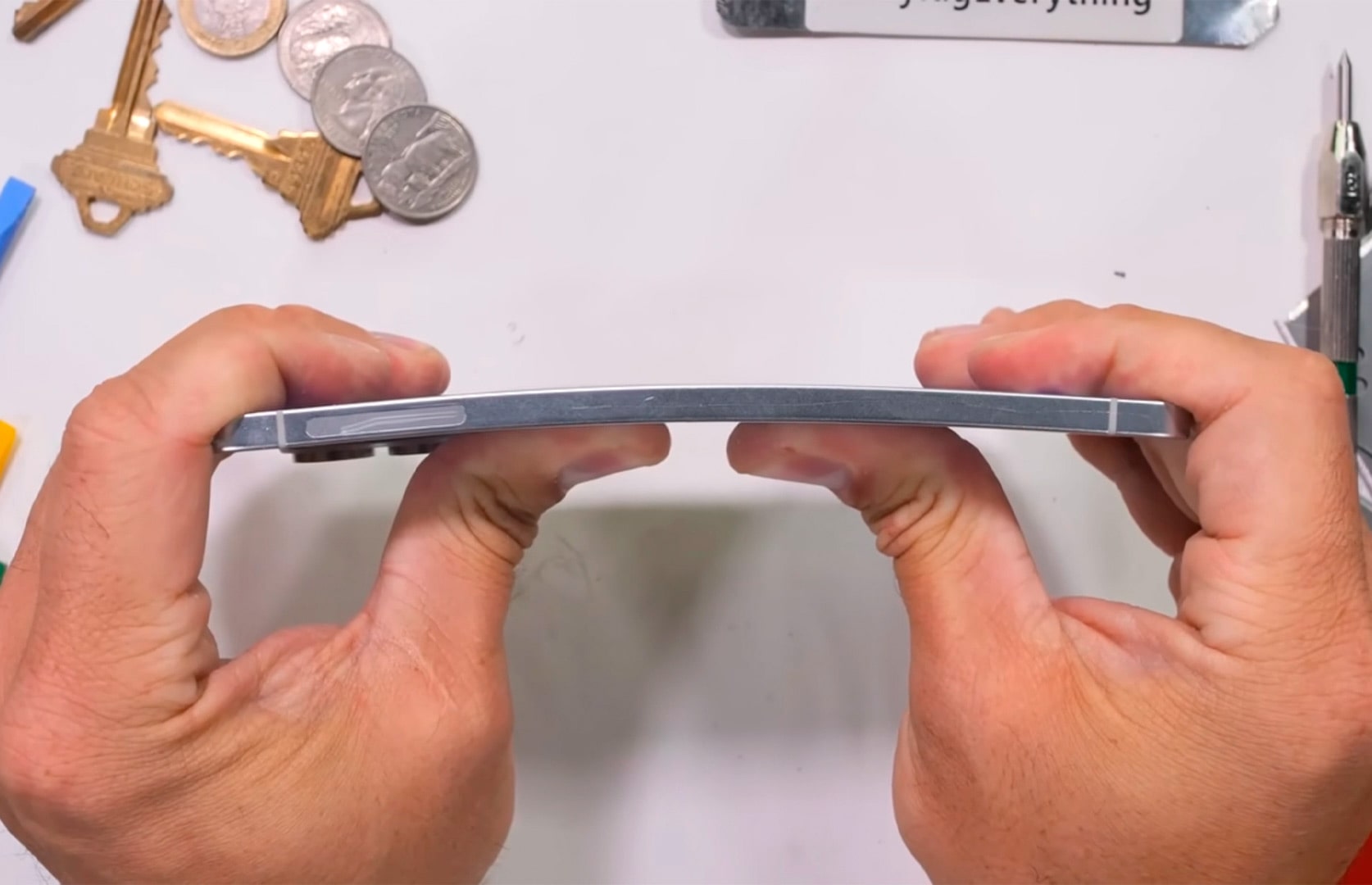 Тонкий Galaxy S25 Edge протестували на міцність