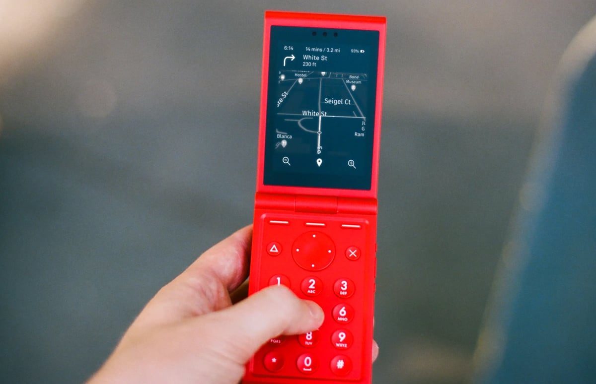 Light Flip повертає моду на кнопкові телефони: 5G, OLED та жодних соцмереж