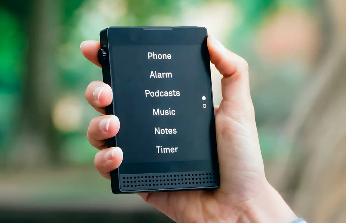 Представлено «антисмартфон» Light Phone III з камерою та OLED-екраном