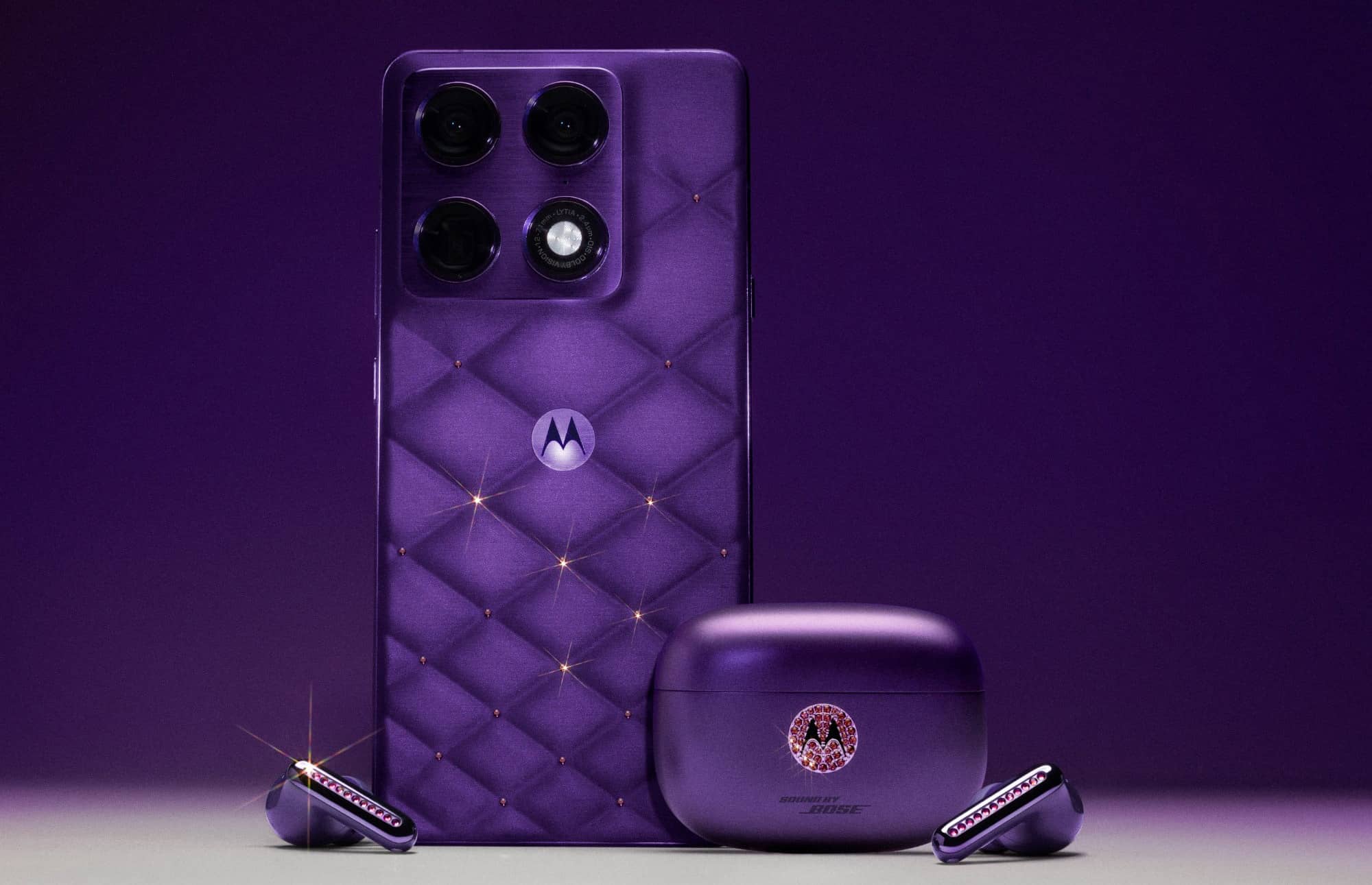 Motorola представила смартфон Signature Brilliant Collection: кристали Swarovski та ставка на дизайн