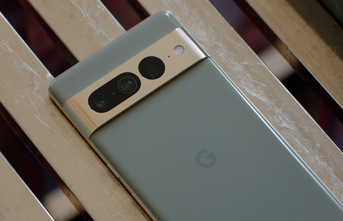 У користувачів Pixel 7 і Pixel 7 Pro почали здуватися батареї