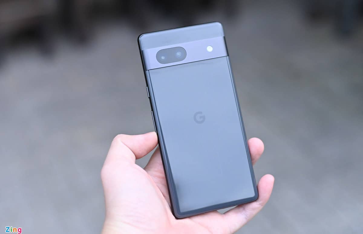 Смартфон Google Pixel 7a показано з усіх боків