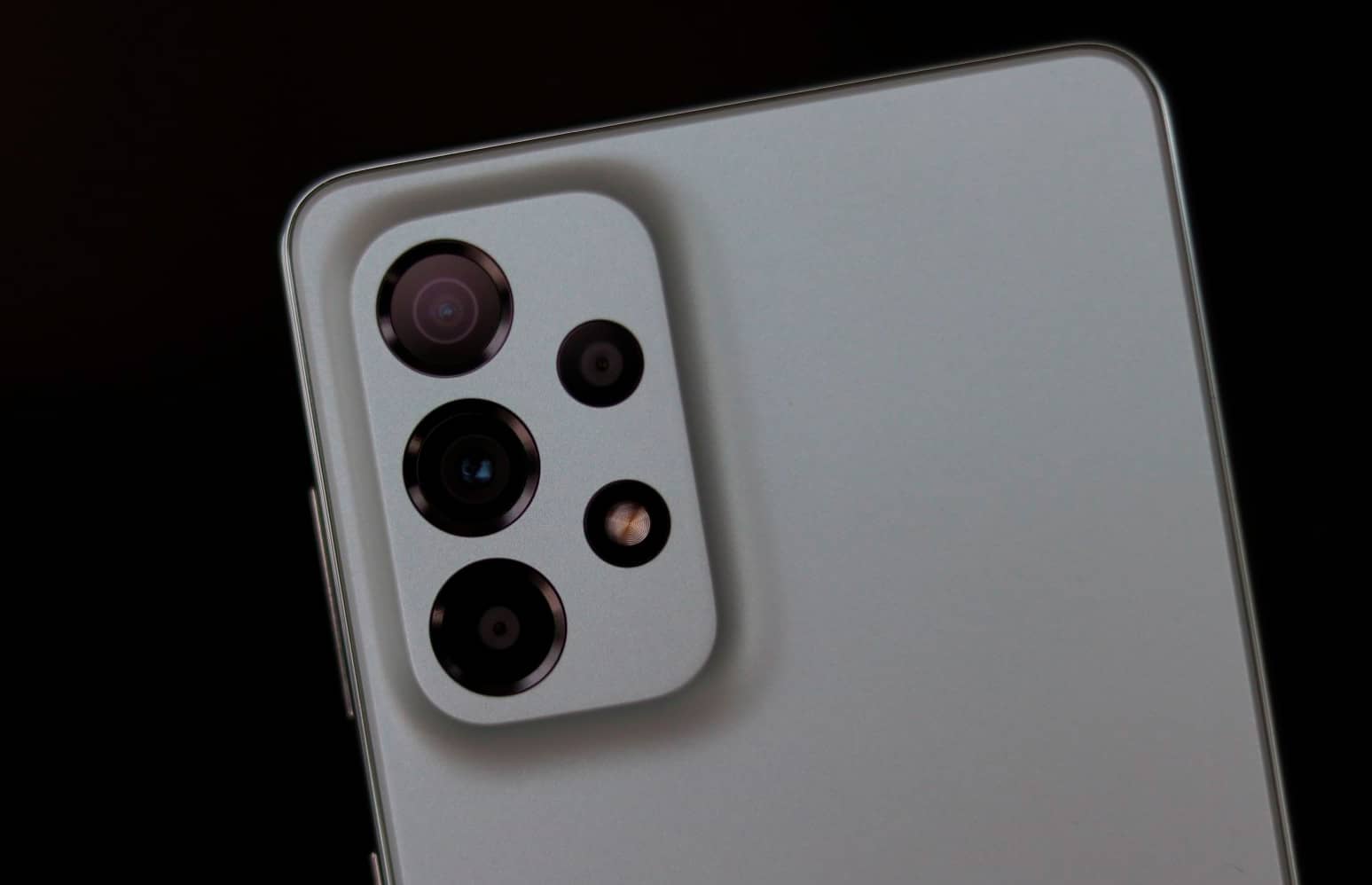 Очікуваний смартфон Samsung Galaxy A77 з