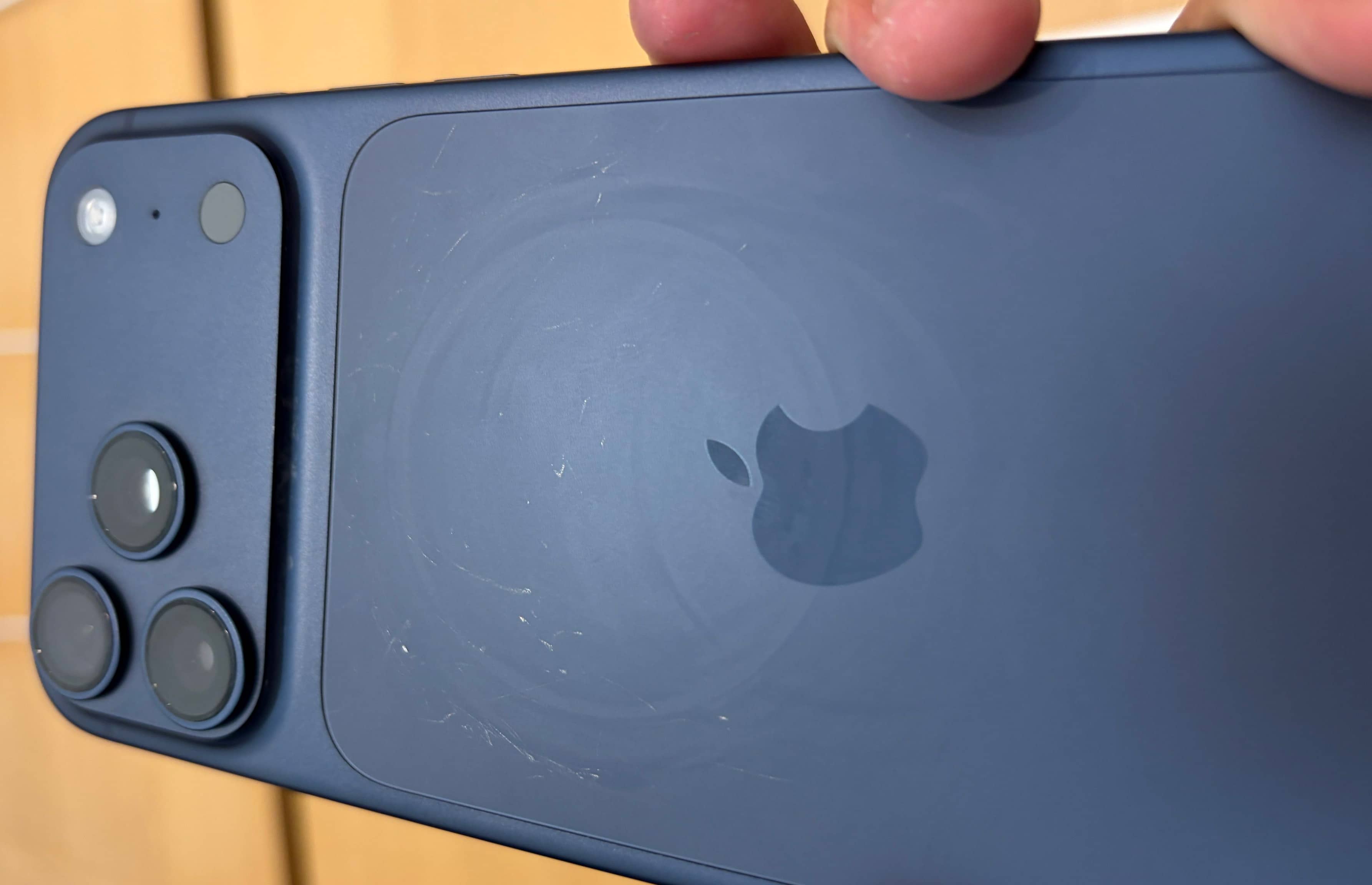 Для порятунку від подряпин на iPhone 17 Pro Apple радить сольовий розчин