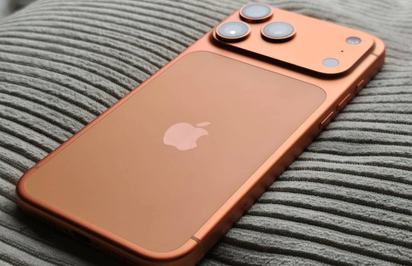 Ювілейний iPhone до 20-річчя Apple може отримати вигнутий дисплей з усіх чотирьох боків