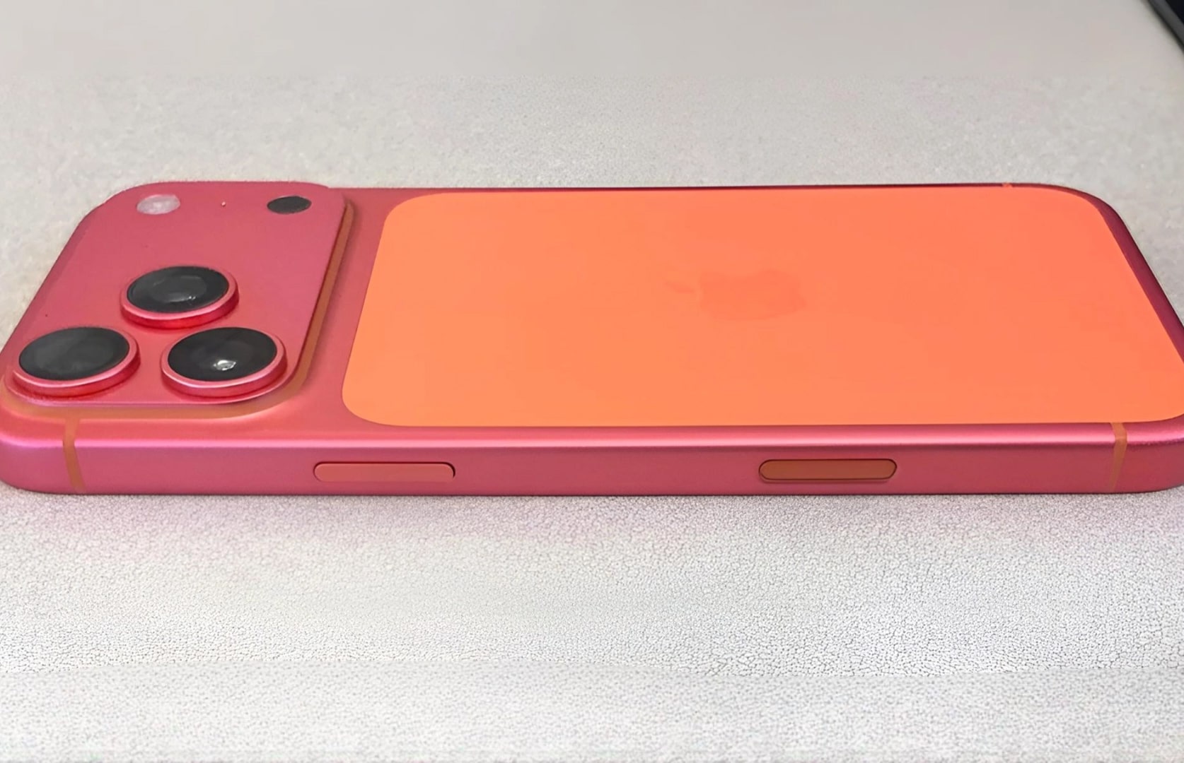 У деяких користувачів нові iPhone стали самі змінювати колір