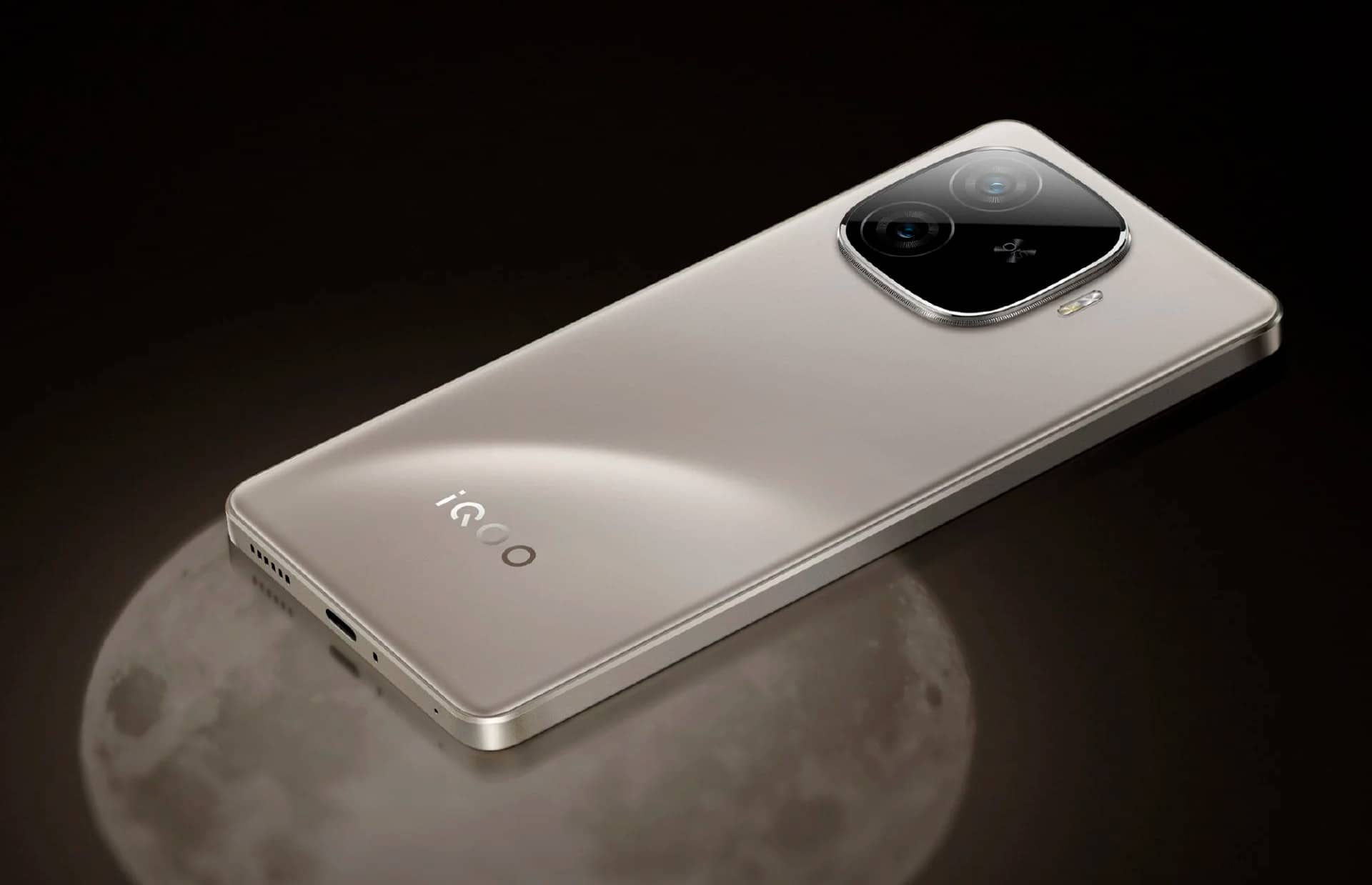 iQOO Z9 Turbo+ показано у кольорі Moon Shadow Titanium