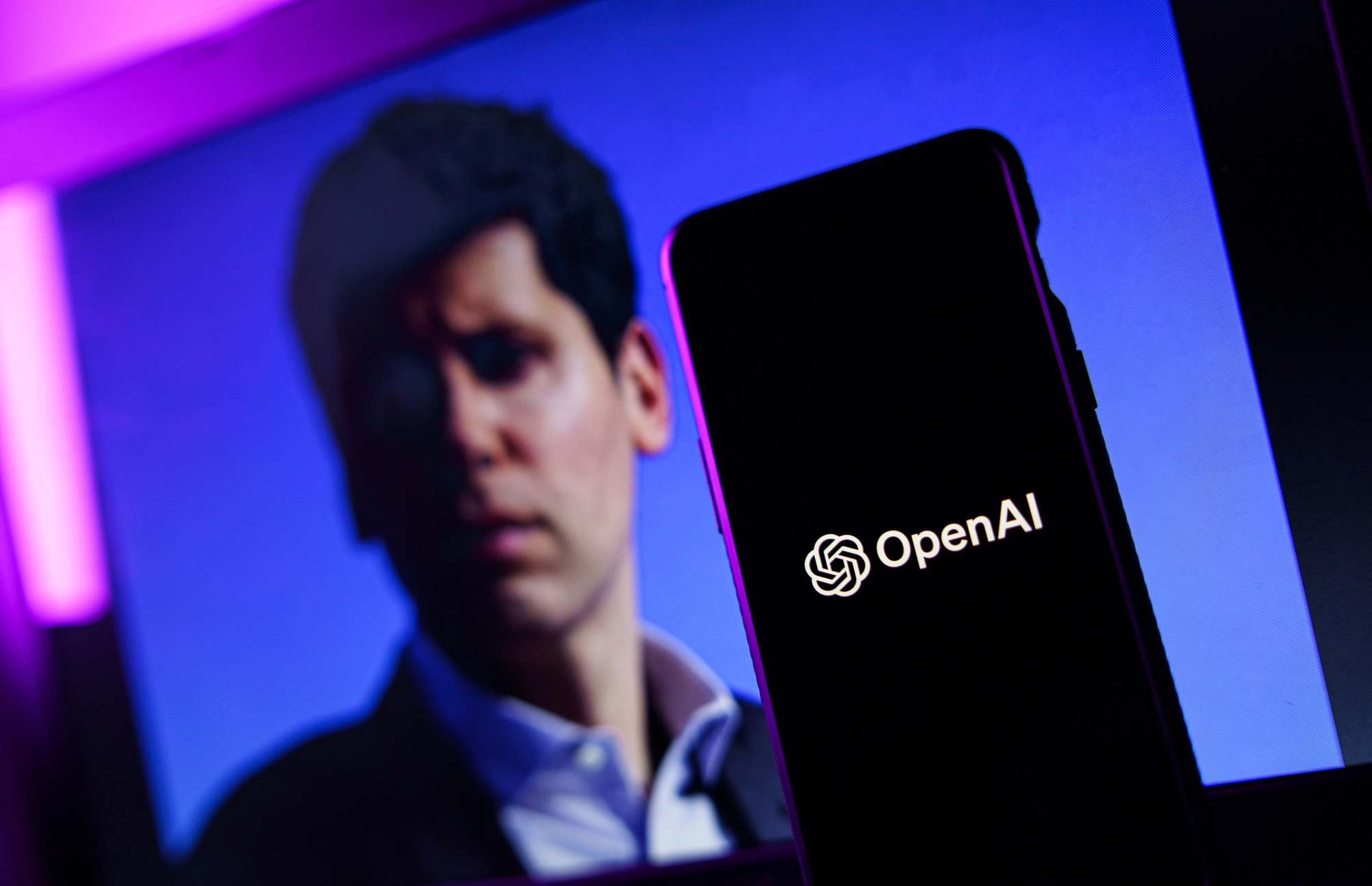 OpenAI готує ШІ-смартфон: перші деталі та амбіції конкурувати з iPhone
