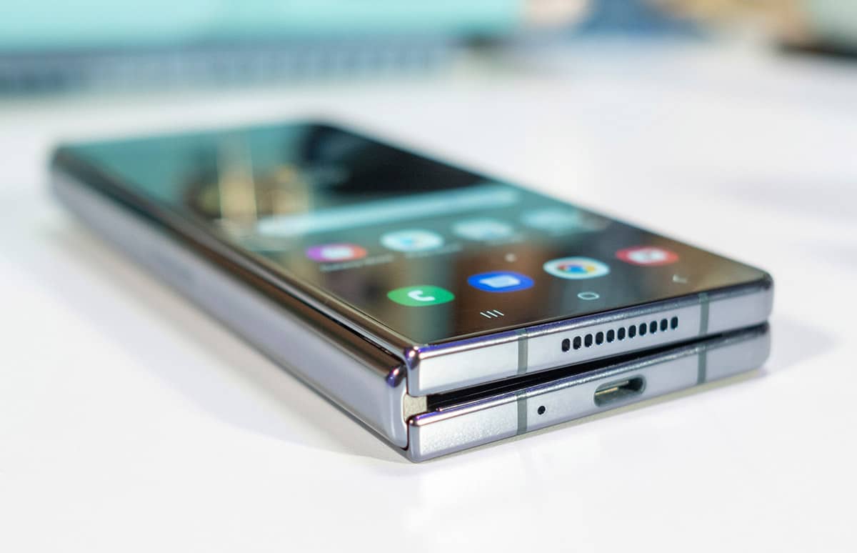 Samsung влітку може випустити перший складаний смартфон із захистом від пилу