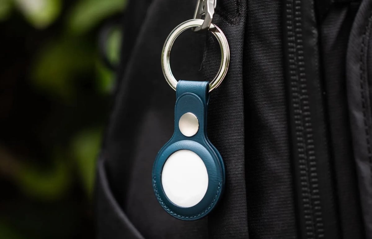 Apple працює над AI-пристроєм розміром з AirTag