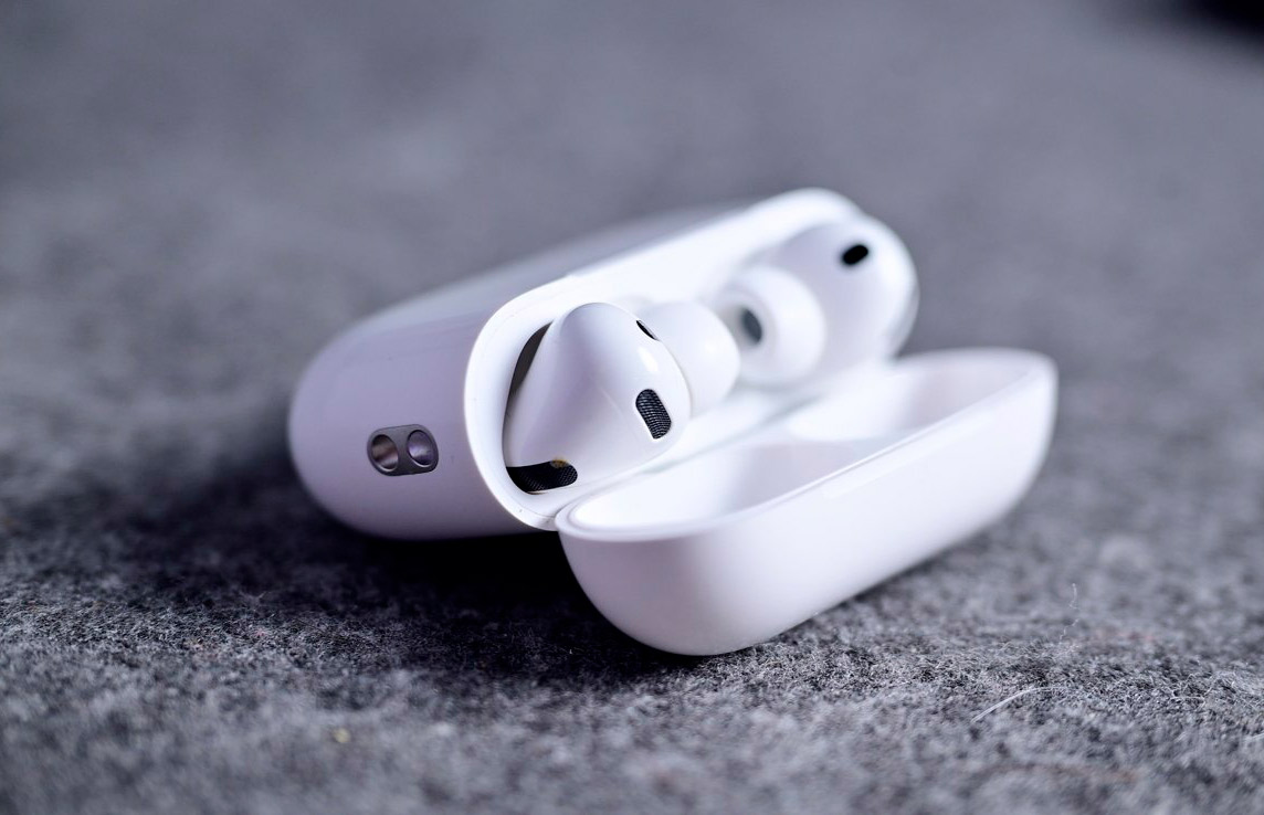 Apple готує до випуску навушники AirPods Pro 4, AirPods 5 та чип H3