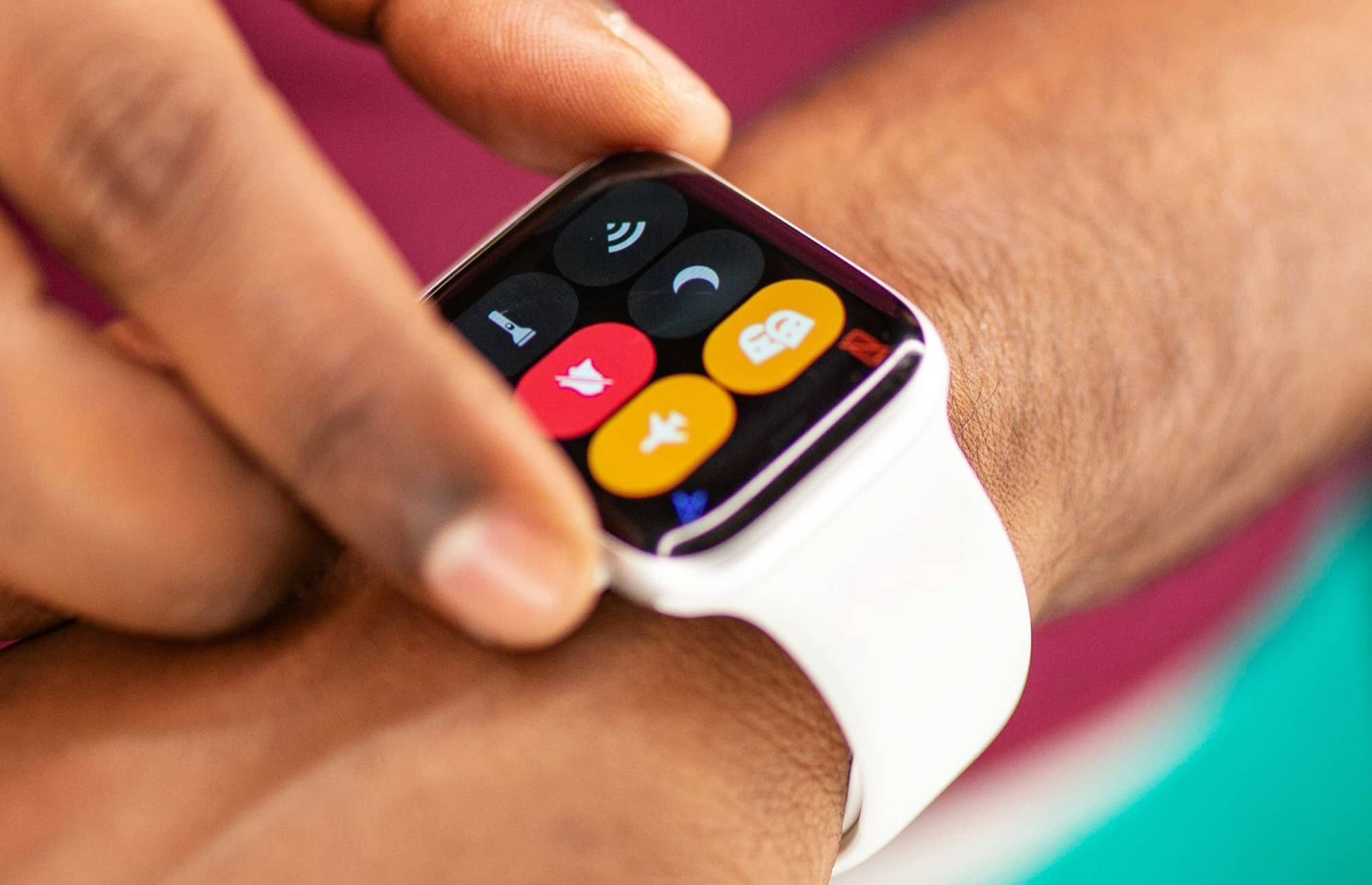 Apple Watch Series 12 та Ultra 4 можуть отримати Touch ID і нові AI-функції