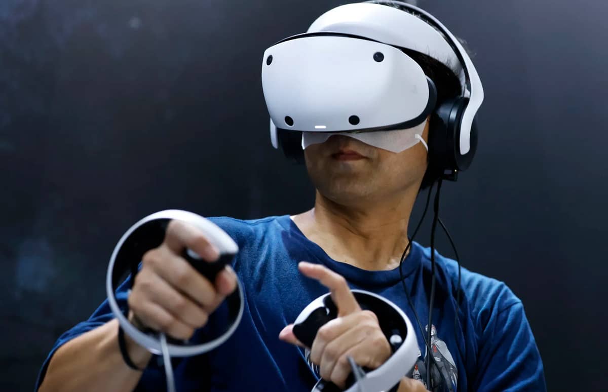 Apple та Sony працюють над підтримкою контролерів від PS VR2 для Vision Pro