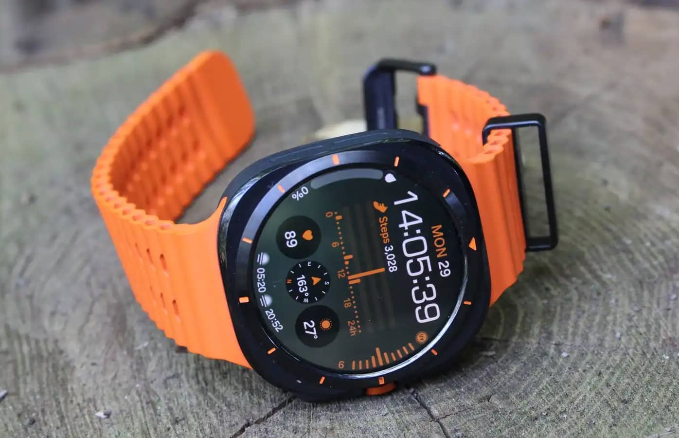 Samsung готує доступнішу версію Galaxy Watch Ultra 2 без підтримки мобільного зв’язку