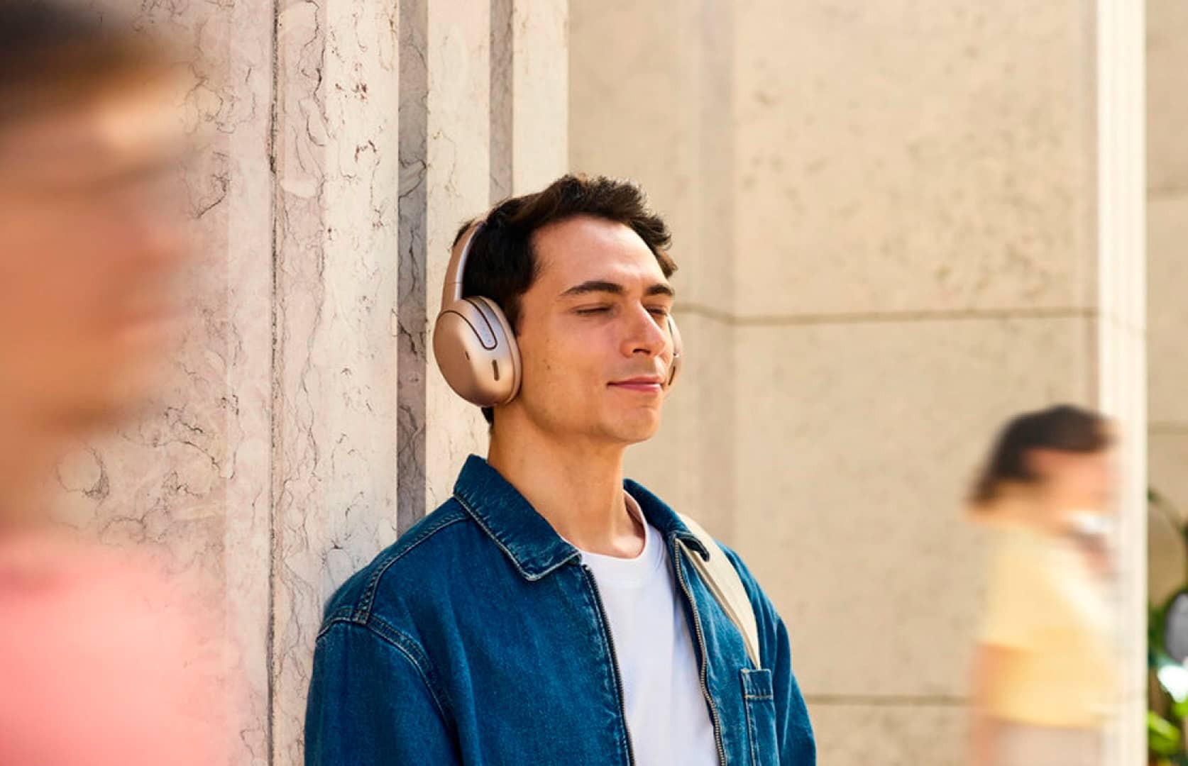 JBL представила навушники Tour One M3, які підключаються до будь-якого пристрою