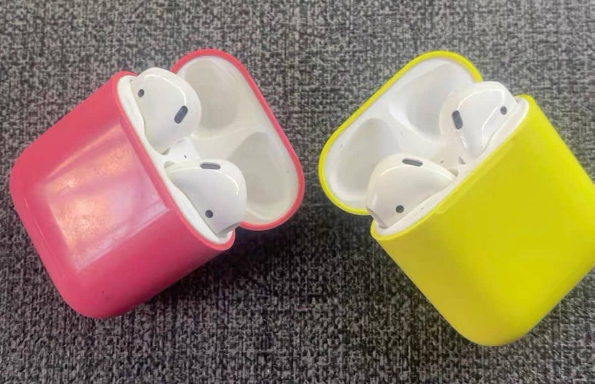 Apple подумувала випустити AirPods у рожевому та жовтому кольорах