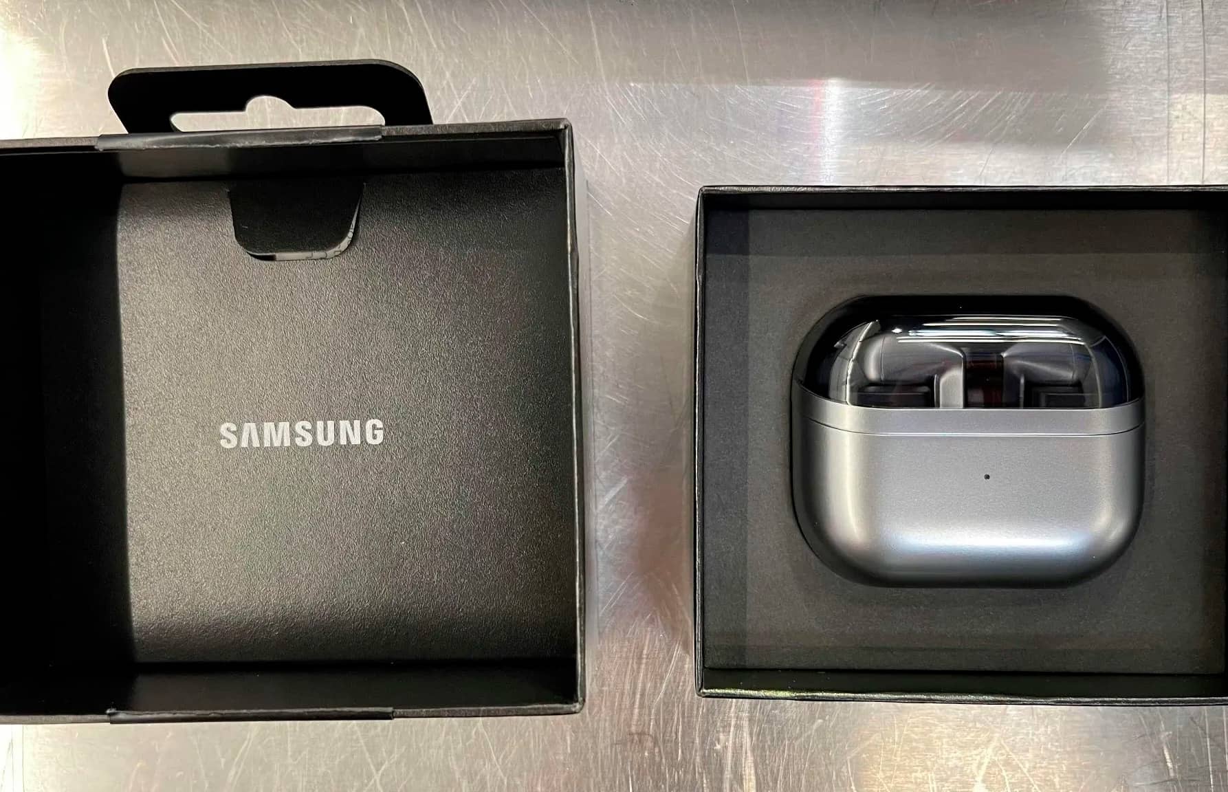 Galaxy Buds 3 Pro отримають дизайн у стилі AirPods Pro та напівпрозорий кейс