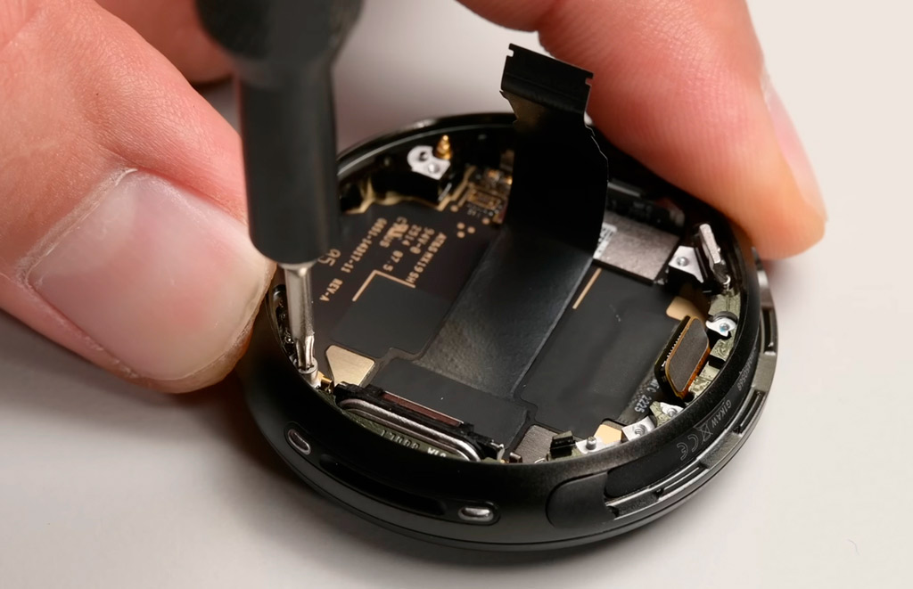 Фахівці iFixit назвали Google Pixel Watch 4 найремонтопридатнішим смарт-годинником